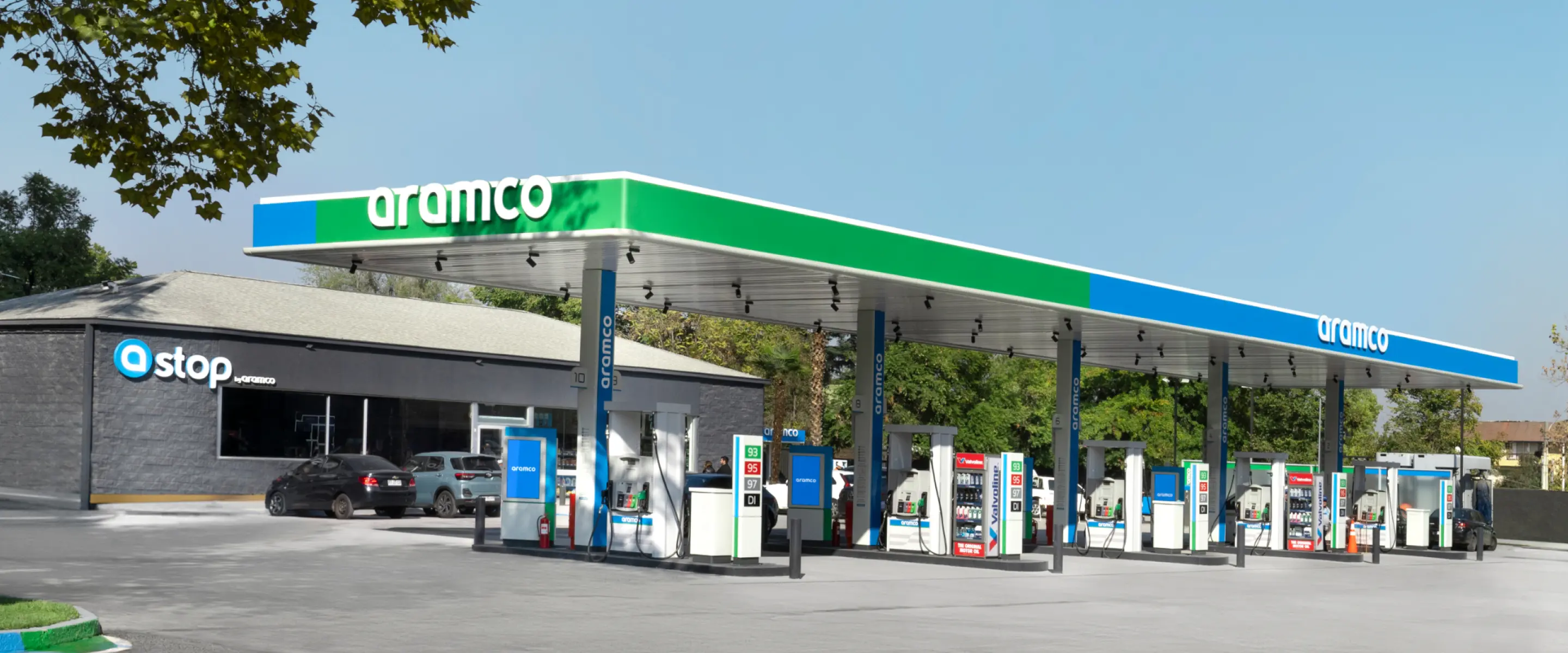 Image of an Aramco gas station.